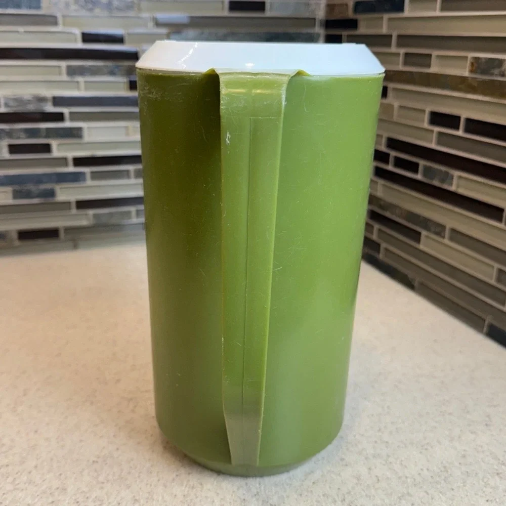 Vintage 1970s Rubbermaid Avocado Green Pitcher 2.25qt J-2445‎ w/ White Lid Retro